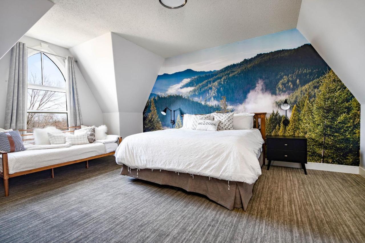 Beautiful & Bright 3 Bed Townhome Near Village ブルー・マウンテンズ エクステリア 写真
