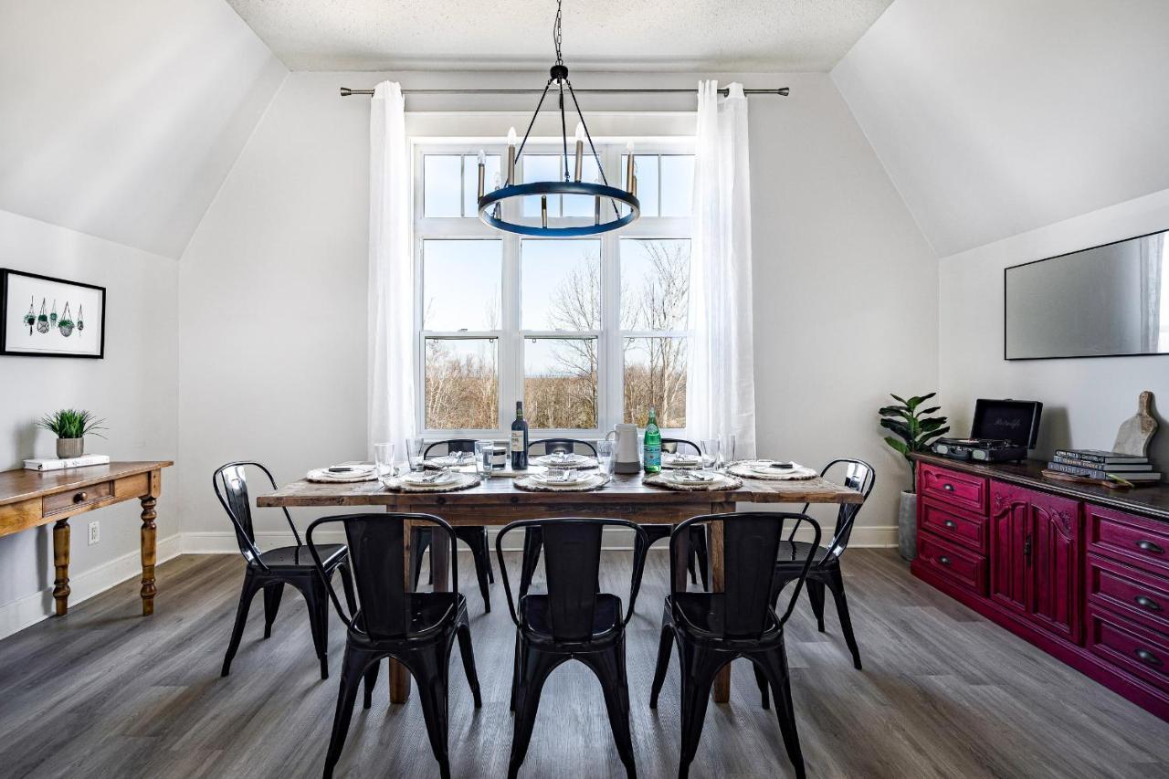 Beautiful & Bright 3 Bed Townhome Near Village ブルー・マウンテンズ エクステリア 写真