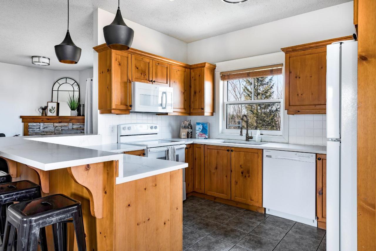Beautiful & Bright 3 Bed Townhome Near Village ブルー・マウンテンズ エクステリア 写真