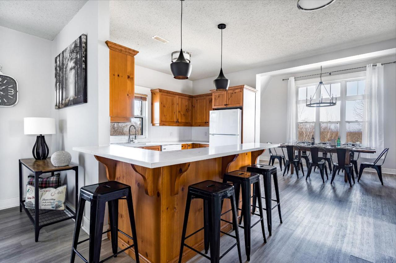 Beautiful & Bright 3 Bed Townhome Near Village ブルー・マウンテンズ エクステリア 写真
