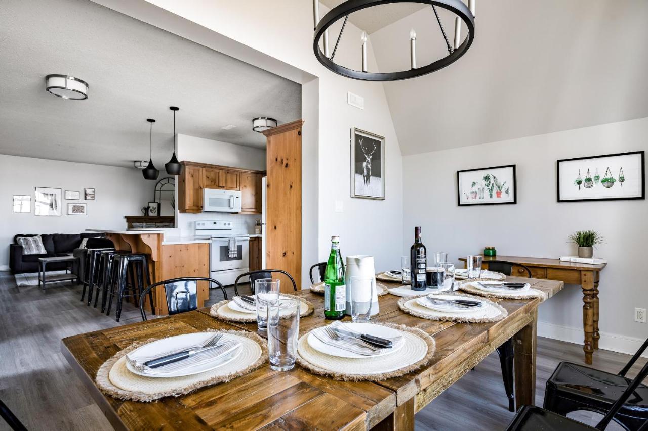 Beautiful & Bright 3 Bed Townhome Near Village ブルー・マウンテンズ エクステリア 写真